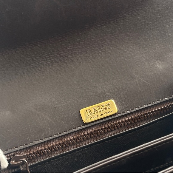 Bally Vintage Brown Leather Shoulder Bag – Gold Hardware - Picture 15 of 16